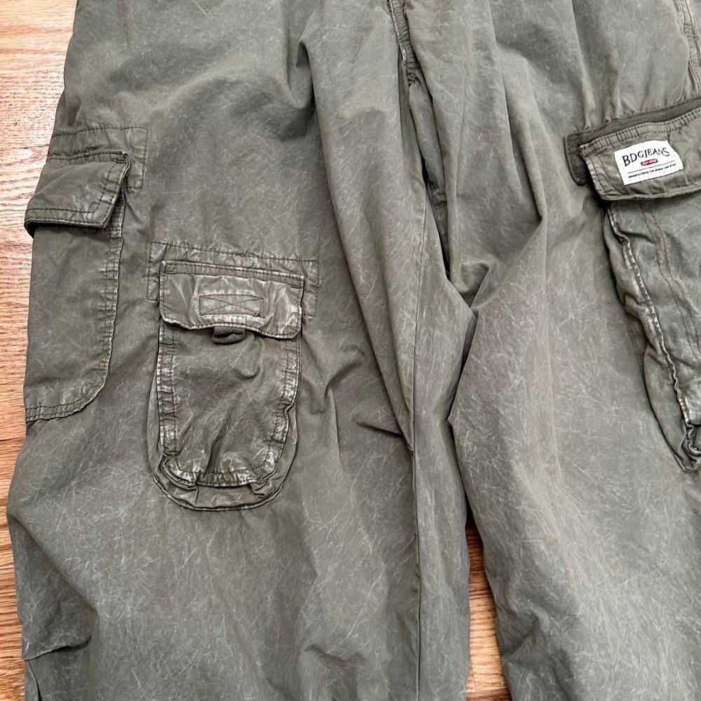 Women's Olive Green Cargo Pants - Casual Utility Style - Picture 9 of 15
